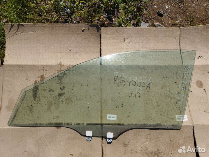 Стекло передней левой двери Honda Accord 7