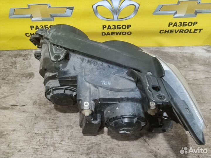 Правая фара Шевроле авео т300
