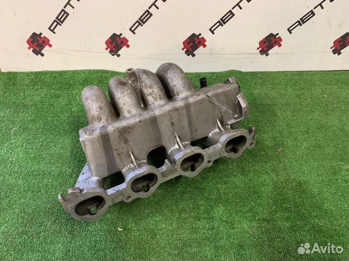 Впускной коллектор Volvo s40 1998