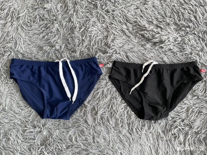 Купальные плавки различных моделей