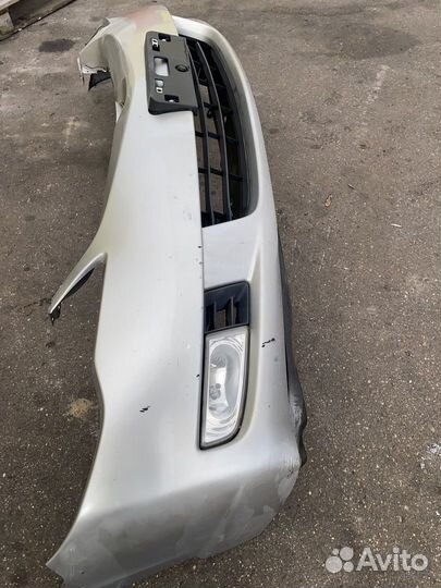 Бампер передний Honda Civic FD1 FD3 имеются царапи