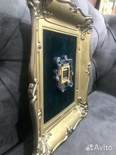 Арт картинка с процессором проекционным