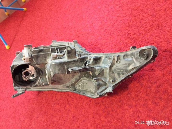Фара Toyota Rav4