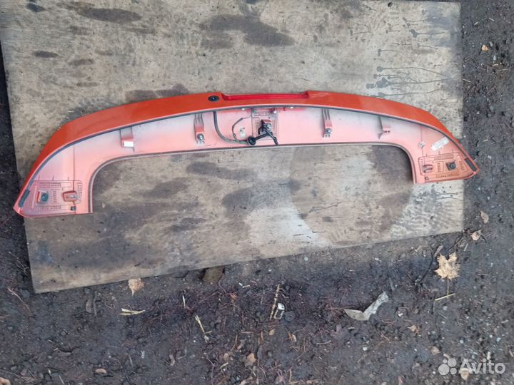 Спойлер двери багажника Опель Мокка 2014 год