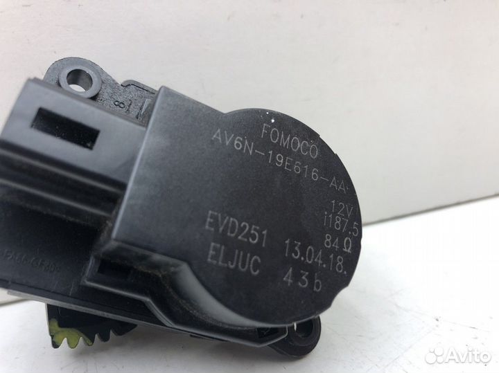 Моторчик заслонки отопителя Ford Focus 3 2011-2018