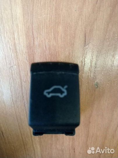 Кнопка открывания багажника Volkswagen Passat B5