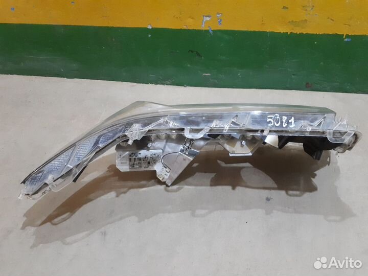 Стекло фары левой Toyota Land Cruiser Prado 150