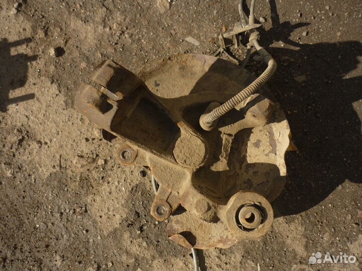 Задний правый кулак Форд Мондео 2