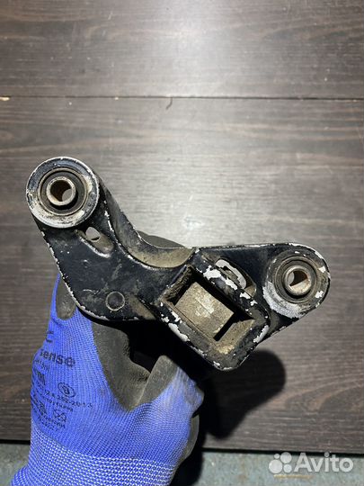 Кронштейн левой подножки для Suzuki GSX600F Katana