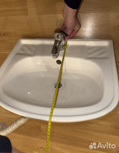 Раковина со смесителем для ванны