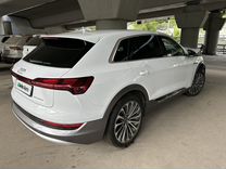 Audi e-tron AT, 2022, битый, 13 000 км, с пробегом, цена 1 850 000 руб.