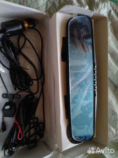 Видеорегистратор с камерой заднего вида