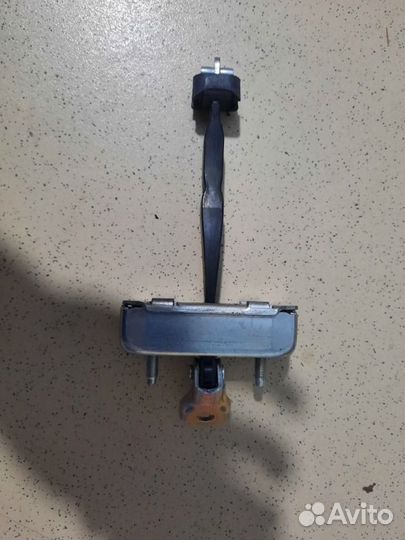 Ограничитель двери задний Toyota Camry V70 2018