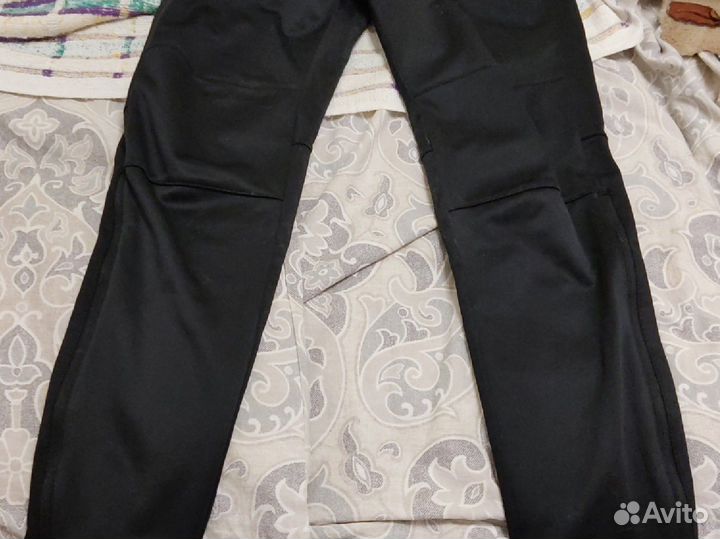 Лыжные ботинки, палки, одежда