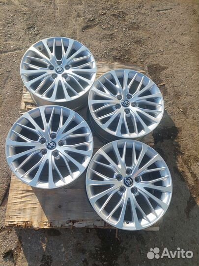 Toyota Camry r18 оригинал