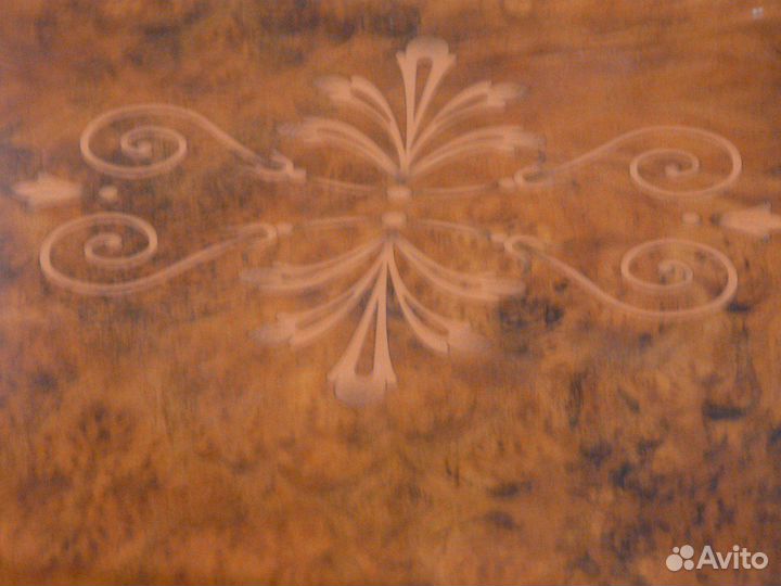 Журнальный столик на колесах