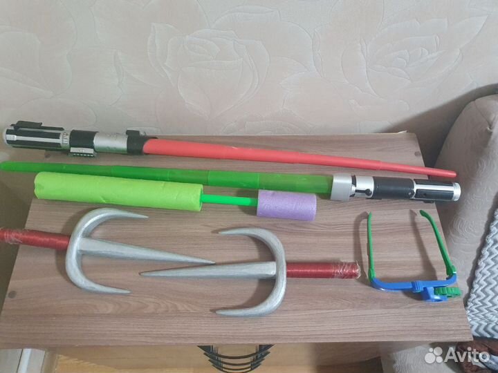 Набор пистолеты, световые мечи, луки