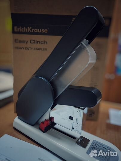 Офисный степлер