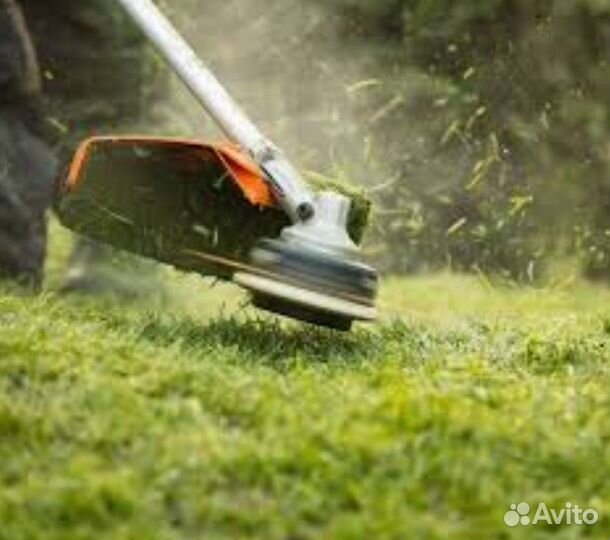 Покос травы триммером