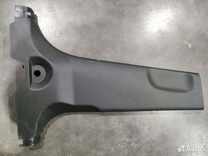 Обшивка стойки B правая Ssangyong Actyon C200