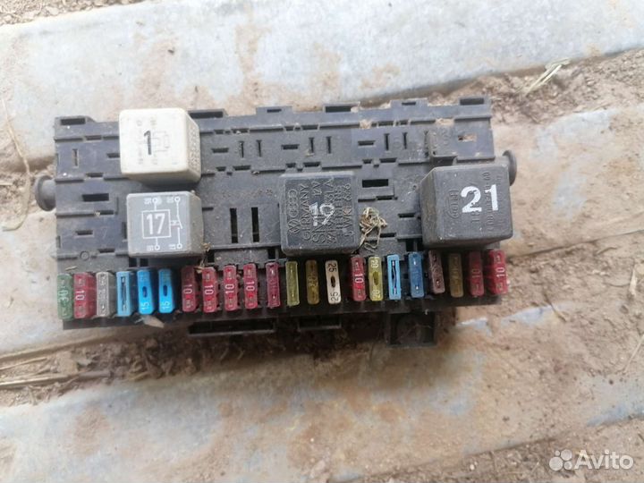 Блок предохранителей Opel Omega a