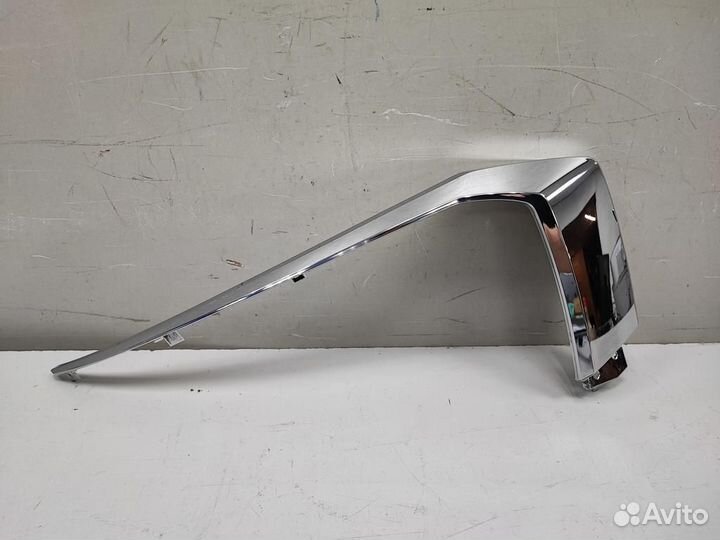 Молдинг бампера правый верхний mitsubishi pajero s