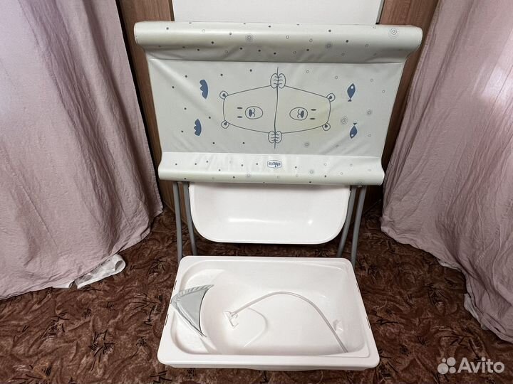 Пелинальный столик с ванночкой для купания малыша