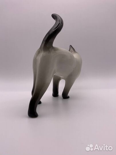 Статуэтка фарфор 