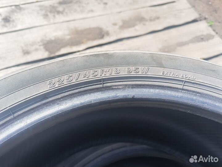 Yokohama Bluearth ES32 225/45 R18