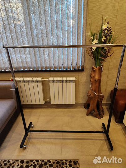 Вешалка для одежды напольная