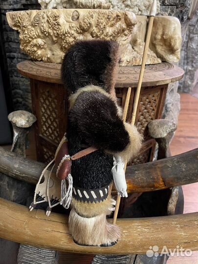 Чукча, эскимос. Охотник. Оленевод.Бивень