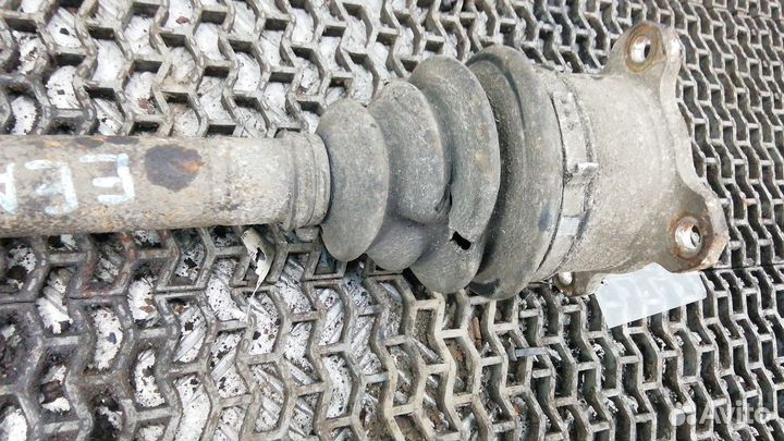 Полуось передняя правая (приводной вал, шрус)