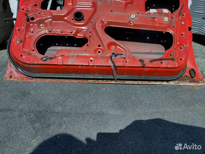 Дверь передняя правая Mazda 323 BF