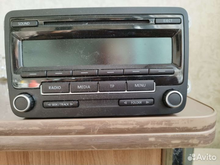 Штатная магнитола наVolkswagen Tiguan 2.0AT, 2012