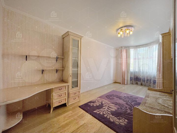 3-к. квартира, 107,2 м², 2/5 эт.