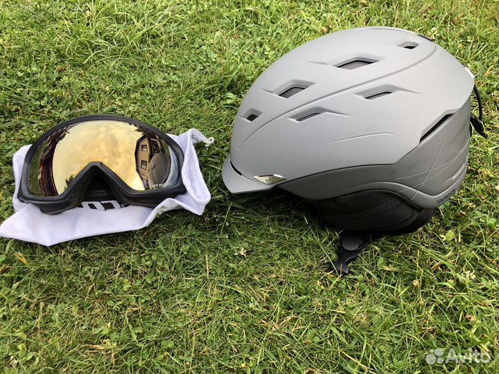 Шлем горнолыжный и очки