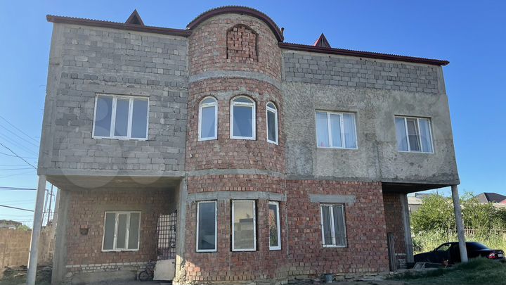 Дом 280 м² на участке 9 сот.