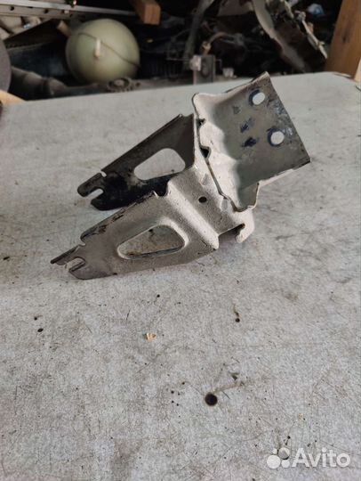 Кронштейн Hyundai sonata 4 EF