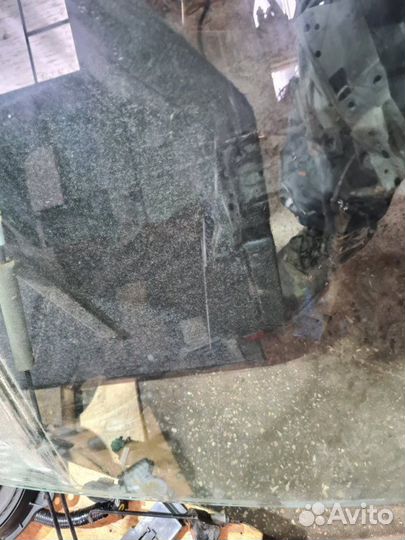 Стекло двери переднее левое Nissan Juke F15 1.6