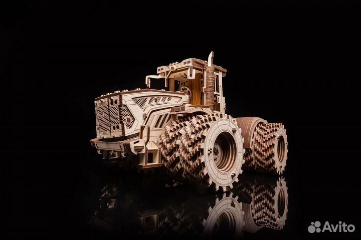 Сборная деревянная модель «Трактор Кировец К-7М»