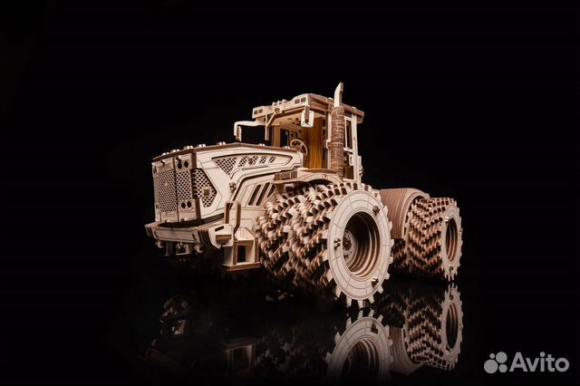 Сборная деревянная модель «Трактор Кировец К-7М»