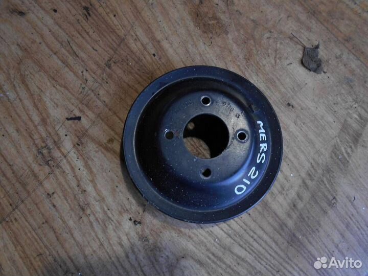 Шкив водяного насоса (помпы) Mercedes Benz W210 E
