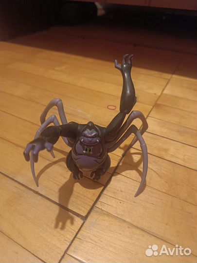 Фигурки супергероев из 