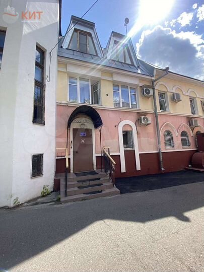 4-к. квартира, 138 м², 3/3 эт.