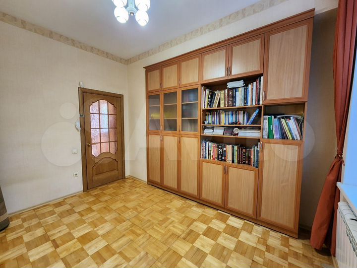 3-к. квартира, 82 м², 1/2 эт.