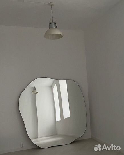 Асимметричное неправильной формы зеркало капля