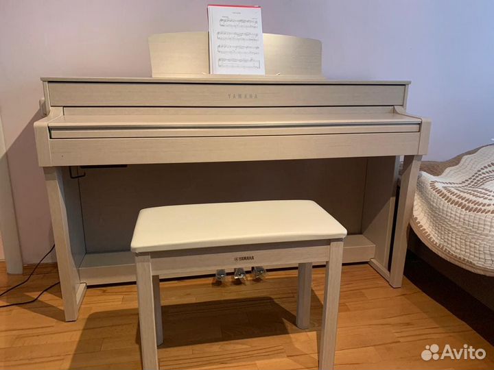 Цифровое фортепиано Yamaha + банкетка