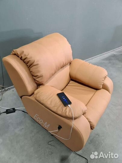 Реклайнер для маникюра с телефонной зарядкой