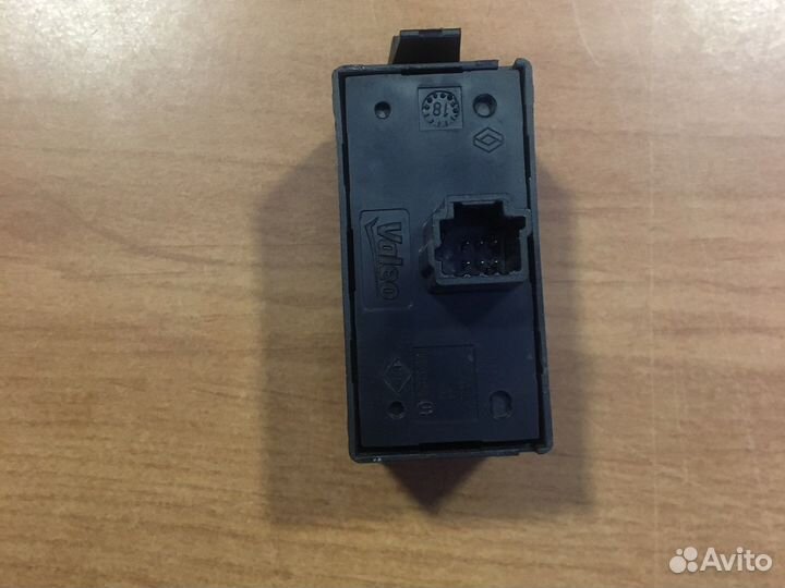 Кнопка аварийной сигнализации Megane Sandero Logan