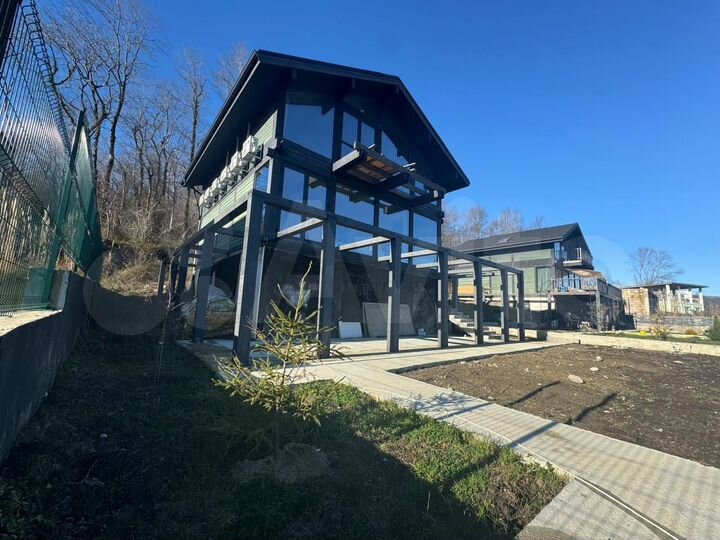 Дом 300 м² на участке 6 сот.